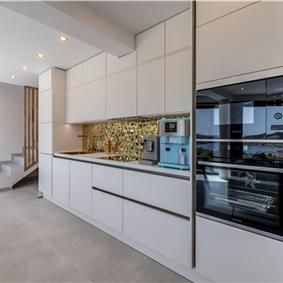 4 bedroom villa with heated pool and sea view in Vinišće, sleeps 8